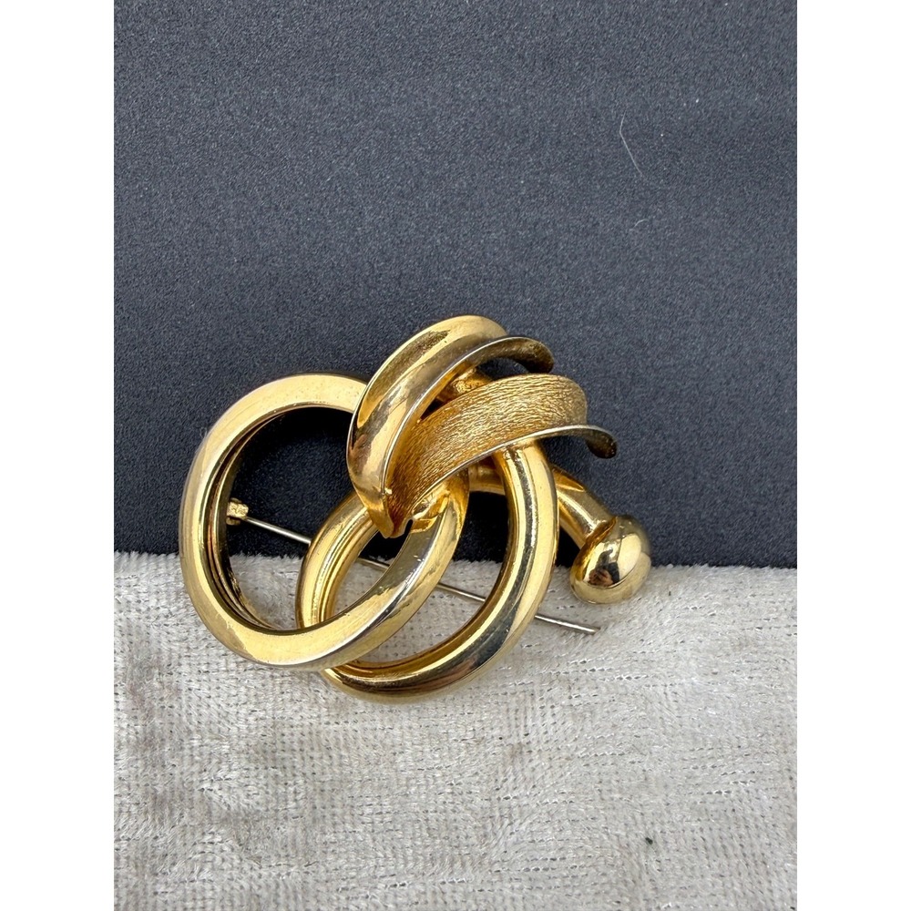 Vintage Brooch Gold Tone Abstract Textured Geometric Circular Pin